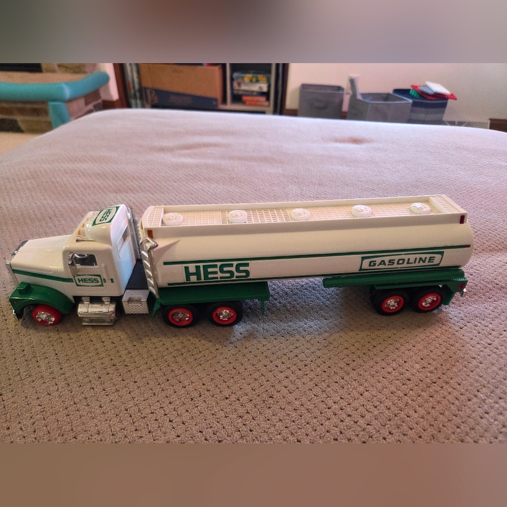1990 Hess Gasoline Toy Tanker Truck W/Dual Sound Horn/Backup Beep • Lights - Picture 3 of 16